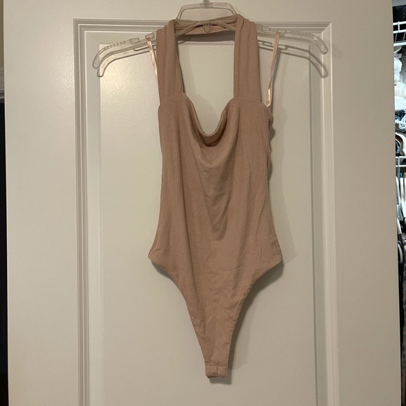 Superdown Candice Halter Bodysuit - Picture 5 of 7